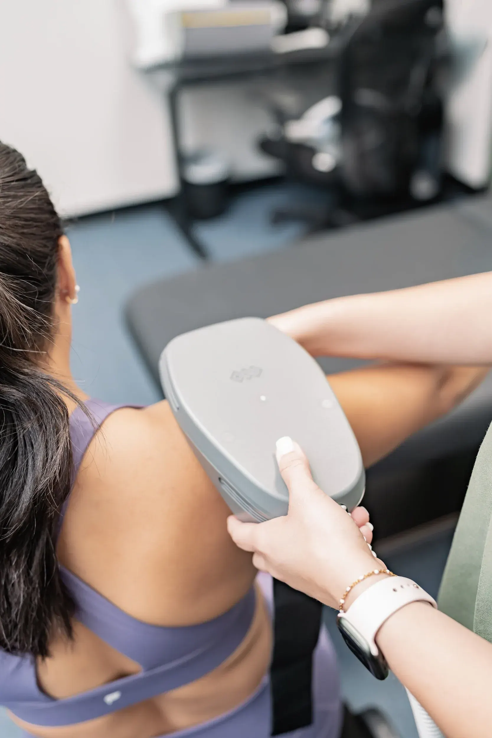 Body contouring device used at Bensa Chiropractic and Wellness Bradenton with no text or labels visible